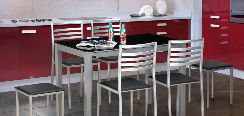 Mesa, sillas y taburetes